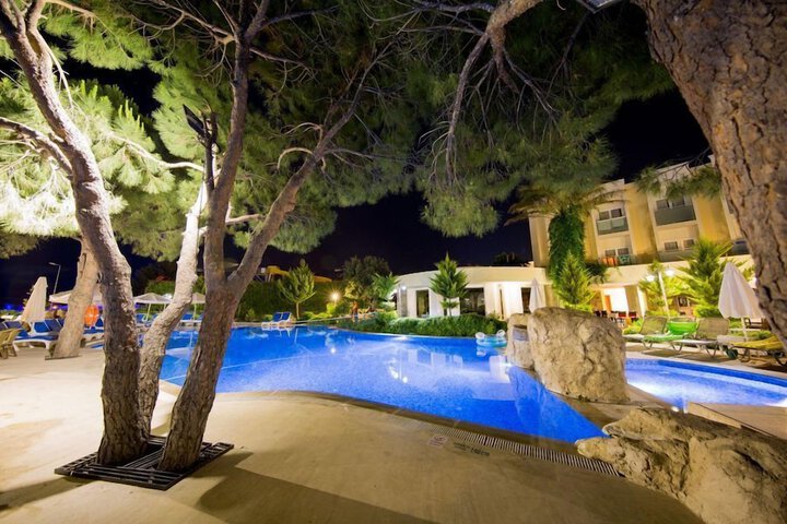 Pools & Facilities