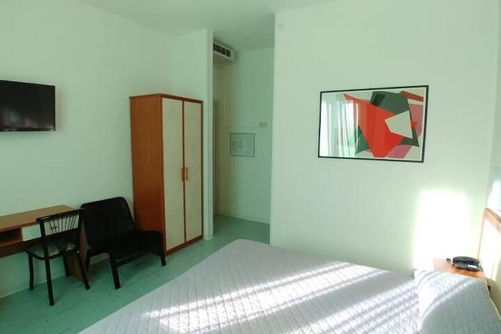 Room 7 of 38