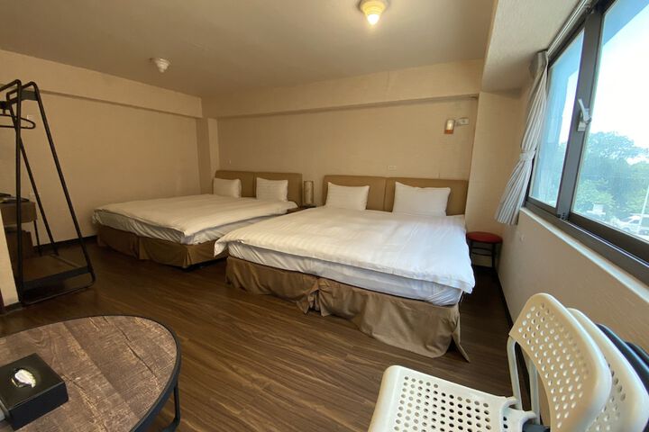 Room 12 of 38