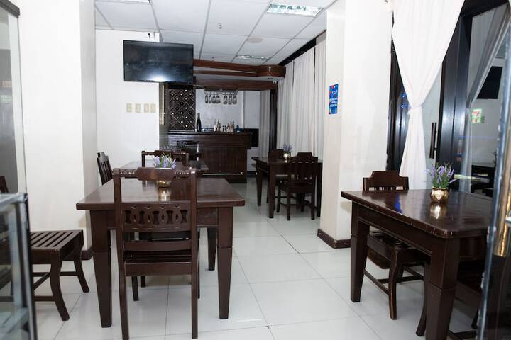 Lounge 14 of 17