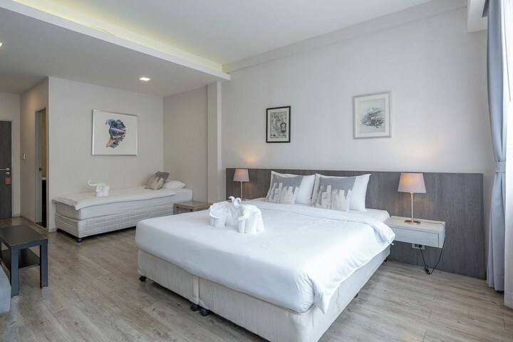 Room 43 of 216