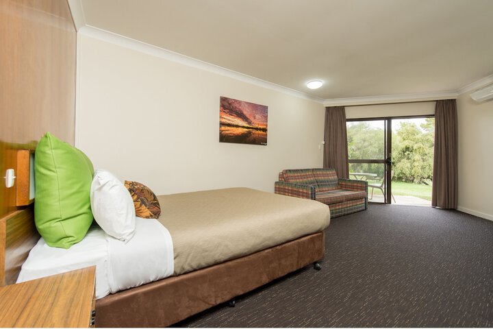 Room 3 of 33
