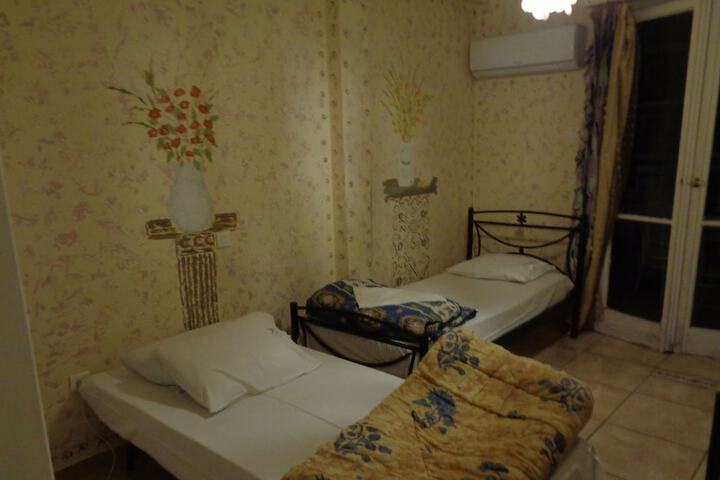 Room 11 of 21