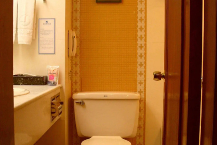 Room 10 of 27