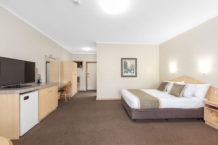 Room 3 of 63
