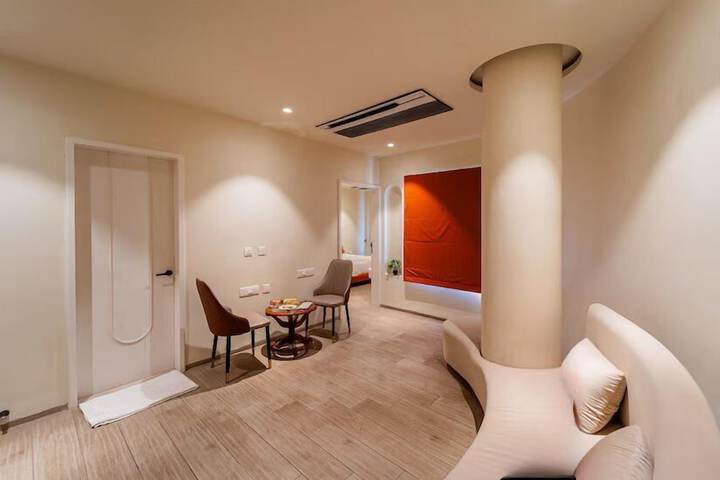 Room 16 of 25