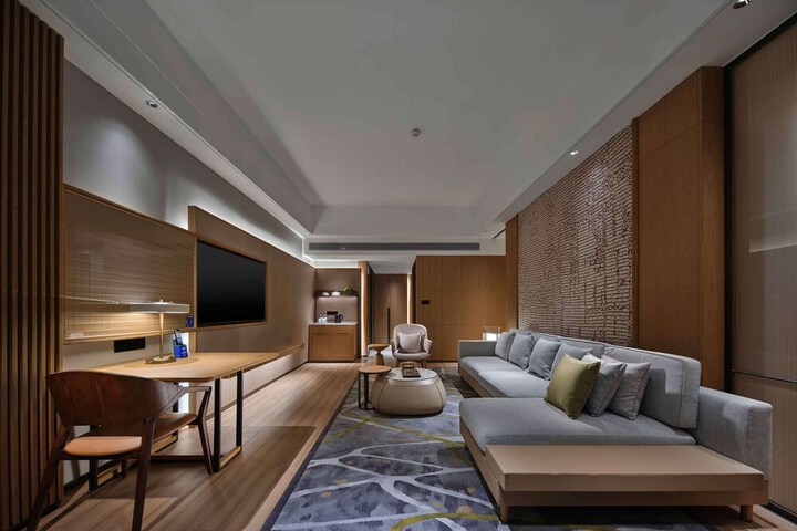 Room 4 of 33