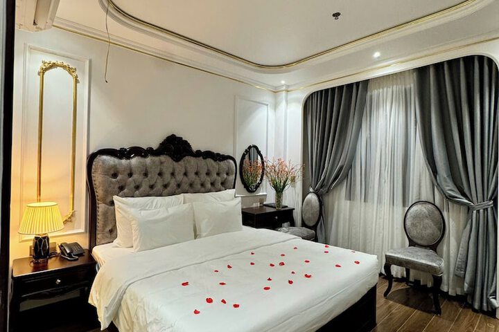 Room 2 of 165