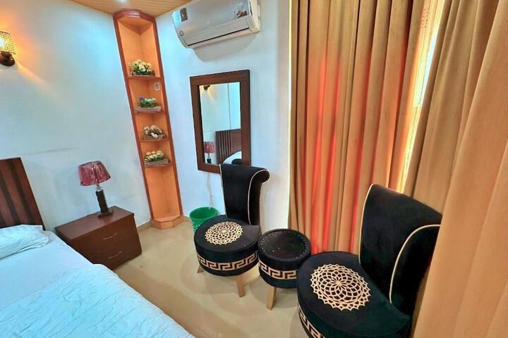 Room 4 of 37