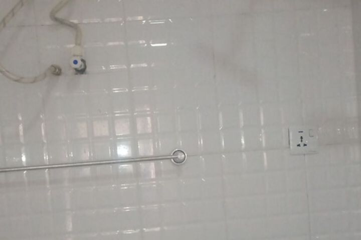Room 6 of 8