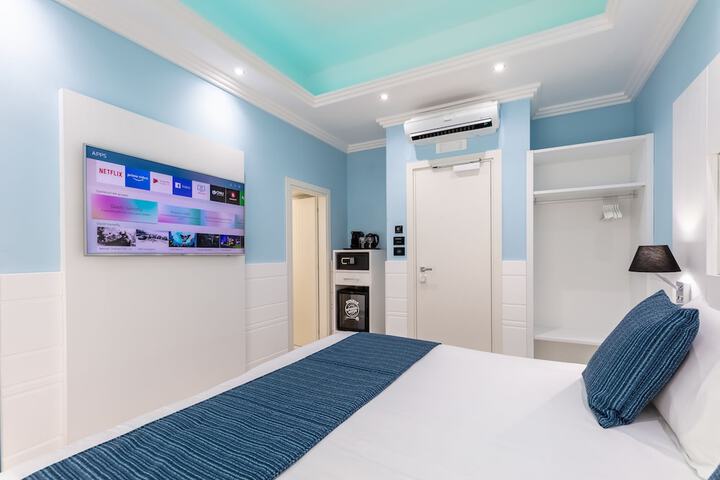 Room 35 of 142