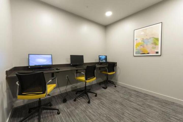 Modern &  Spacious Studio Apt w Pool & Gym in Indianapolis, IN