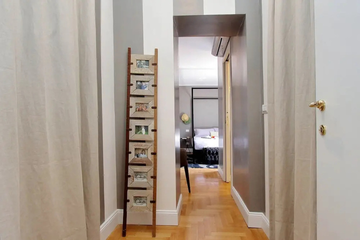 Room 3 of 16