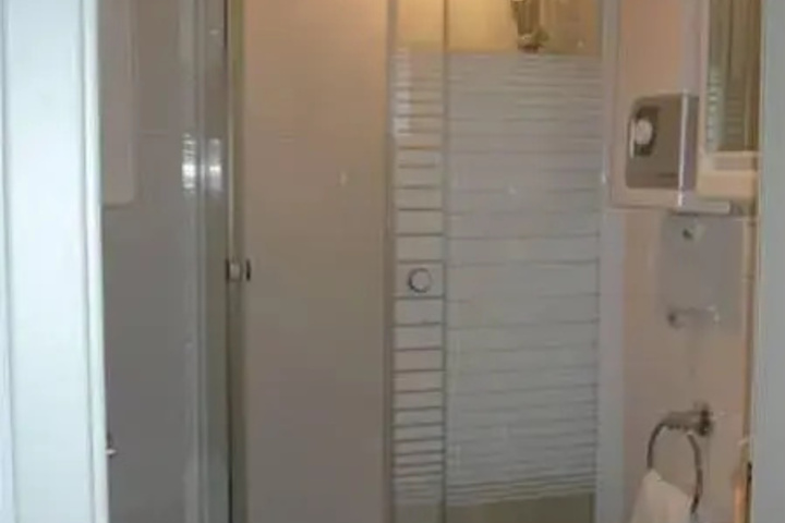 Room 9 of 13