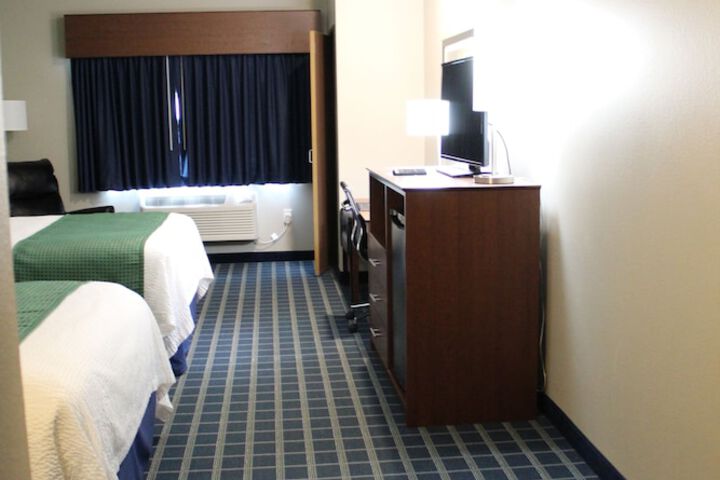 Room 9 of 32
