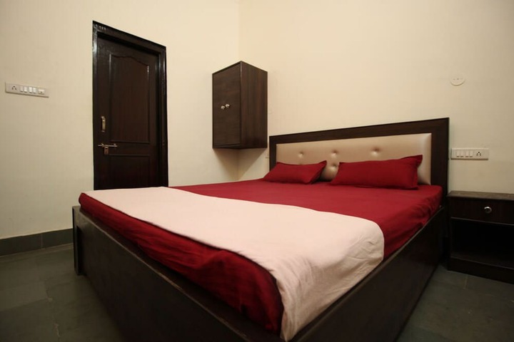 Room 2 of 6