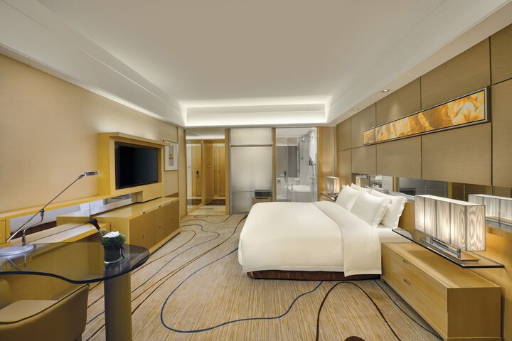 Room 18 of 138