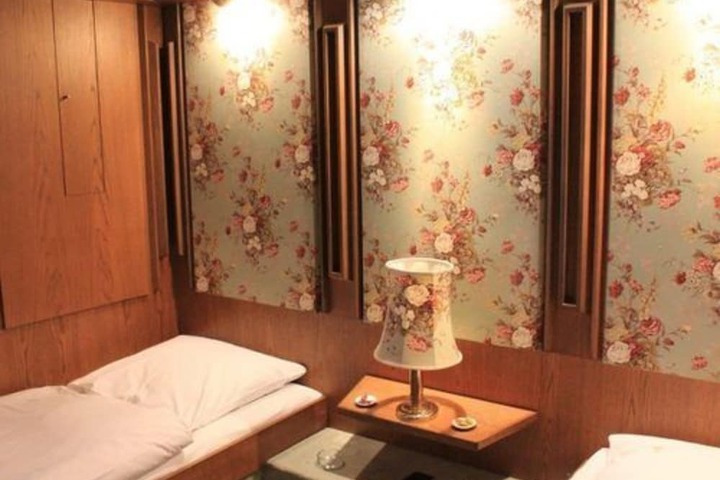 Room 10 of 114