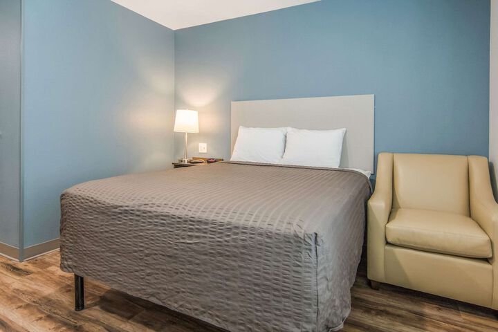 1 Queen Bed (15 of 22)