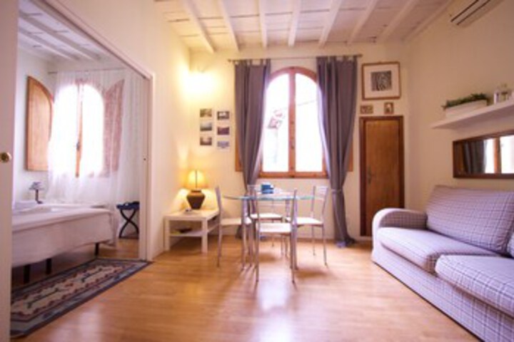 Room 6 of 16