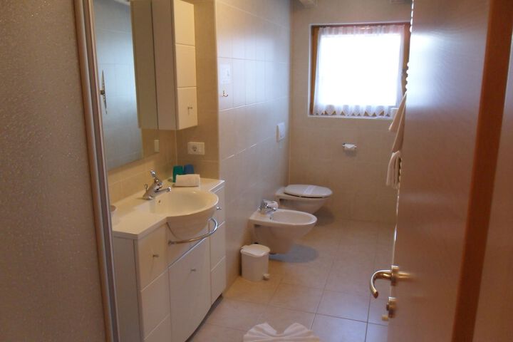 Room 16 of 48
