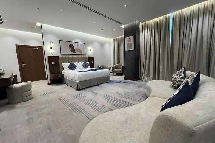 Room 4 of 38