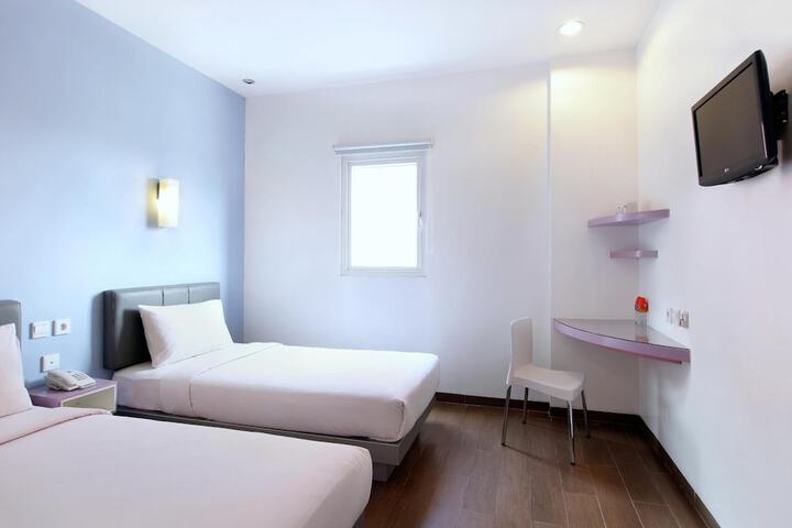Room 12 of 32
