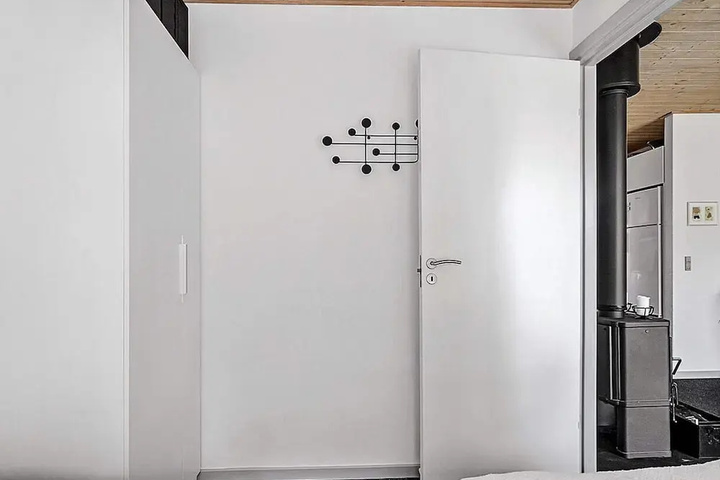 Room 6 of 14