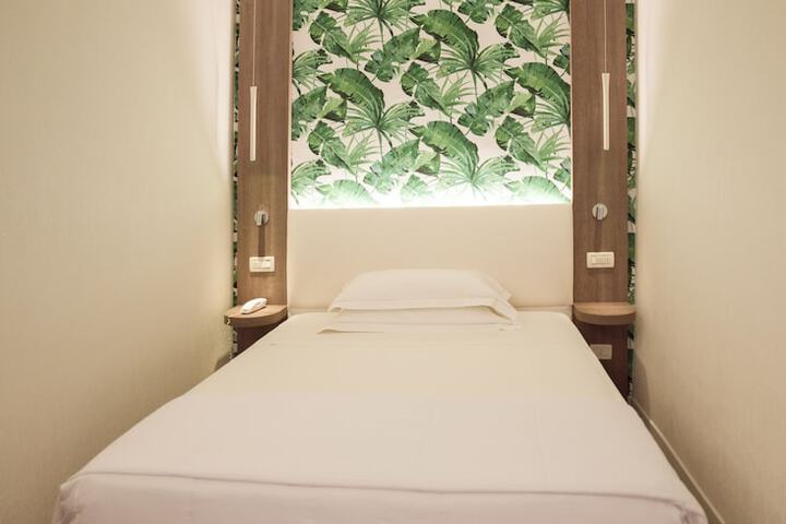 Room 13 of 172