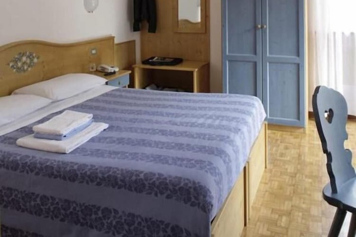 Room 11 of 43