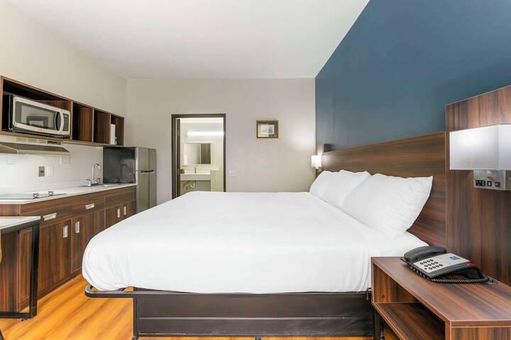 Room 18 of 28