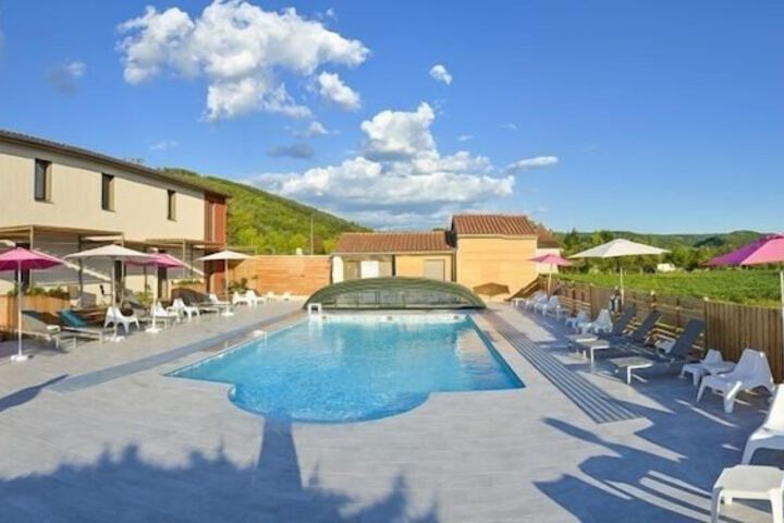 Pool 52 of 73