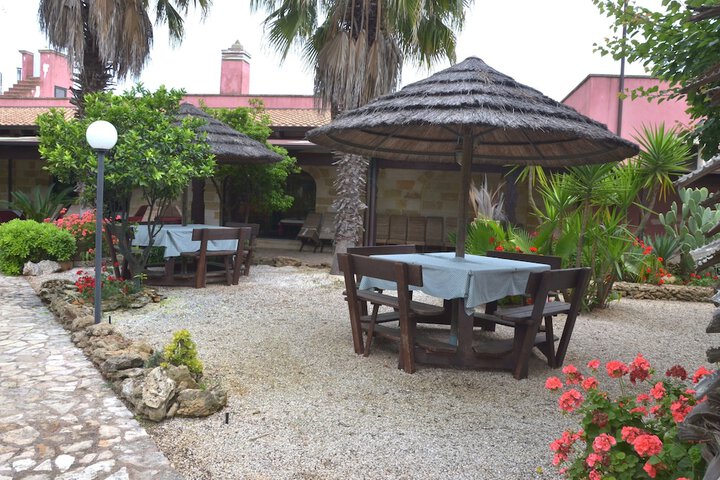 Hotel Exterior 61 of 76