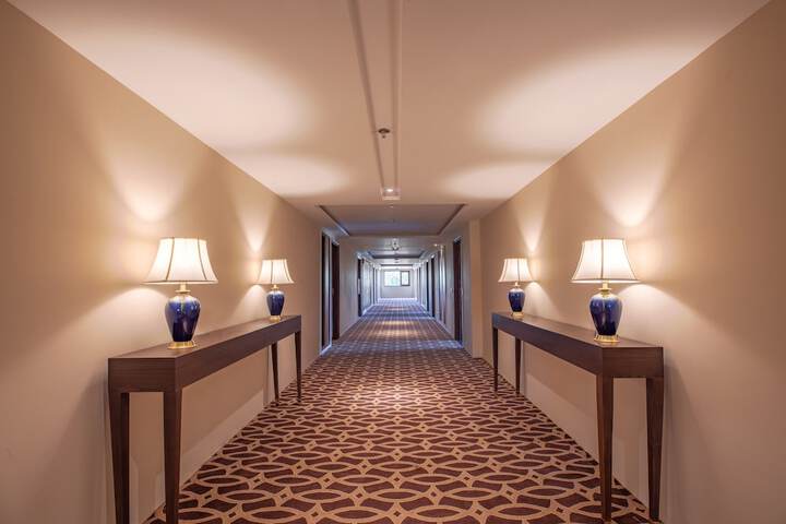 Room 3 of 20