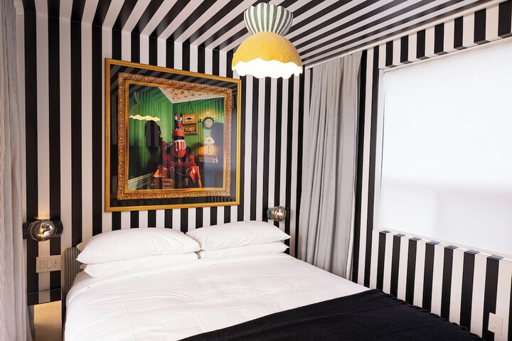 Room 33 of 63