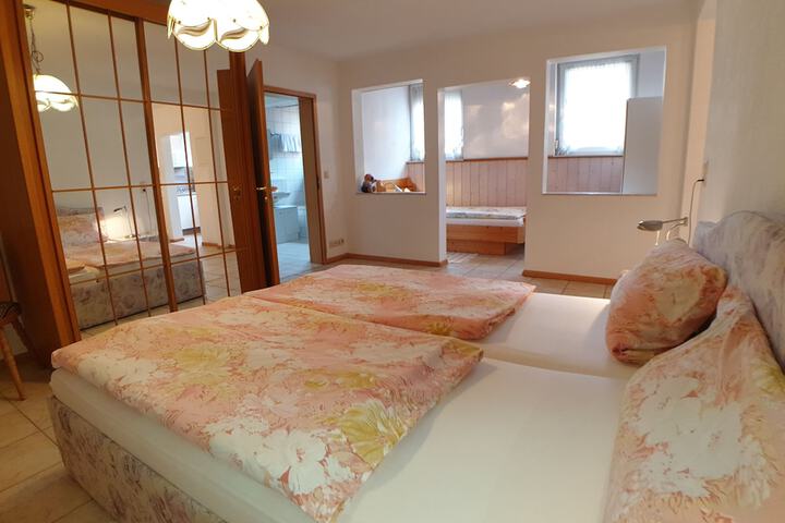 Room 6 of 67