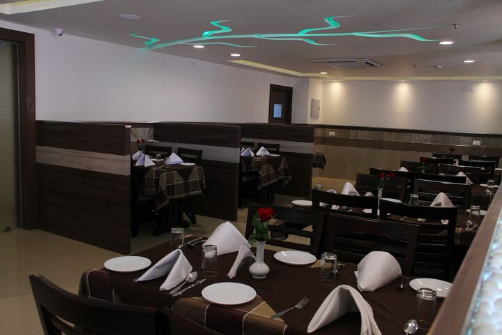 Dining 34 of 45