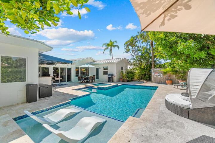Across from Beach- 3 Master Suites Heated Pool & Spa, Tanning Ledge, Golden Tee - by Maven Vacation Rentals