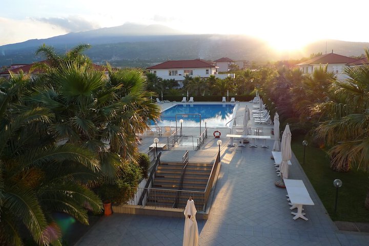 Hotel Pool