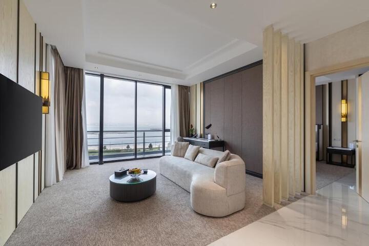 Room 21 of 28