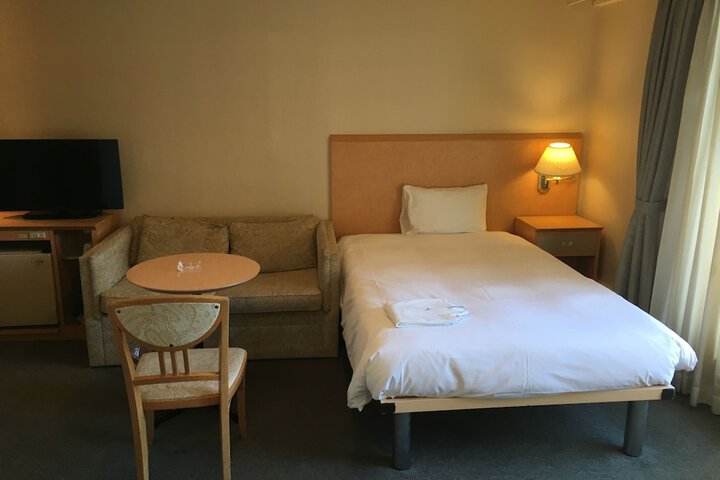 Room 7 of 32