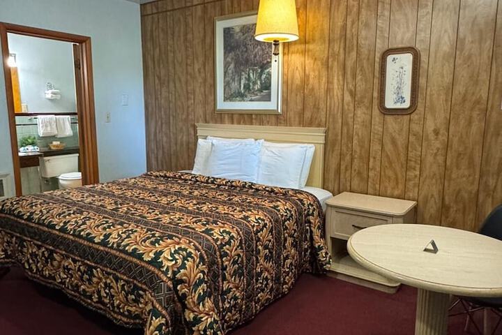 Room 11 of 23