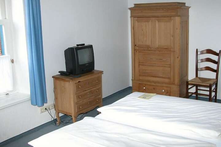 Room 5 of 44