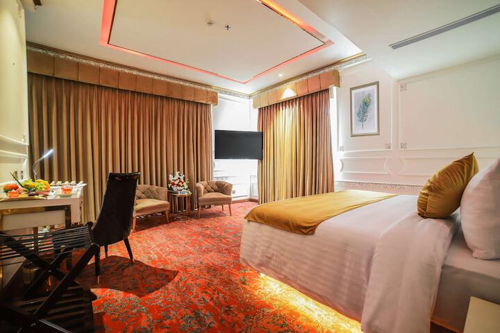 Room 28 of 69
