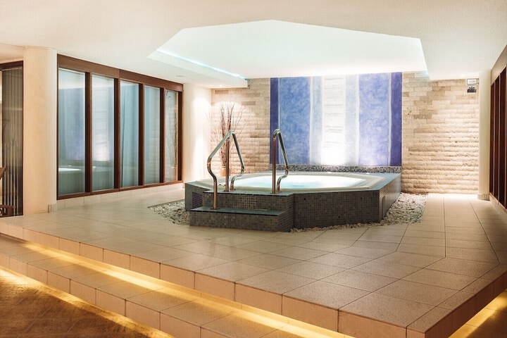 Spa 17 of 58