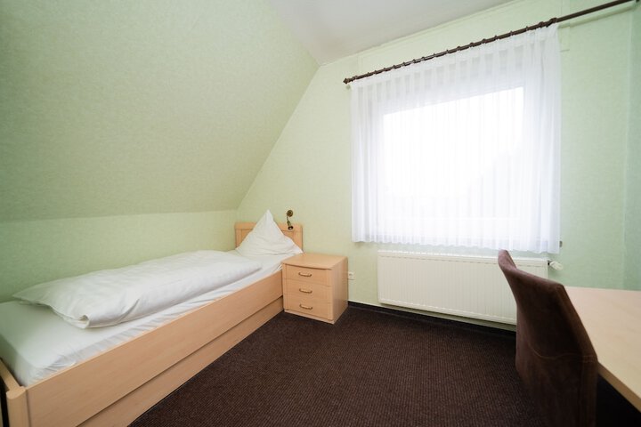 Room 4 of 11
