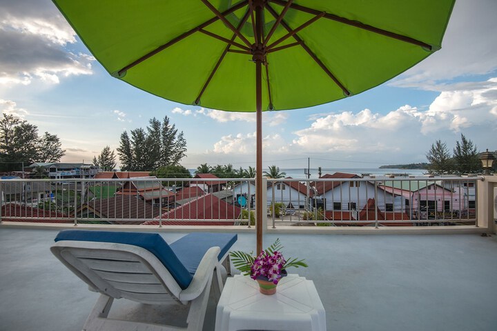 Sundeck 51 of 52