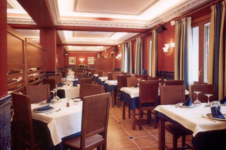Dining 7 of 11
