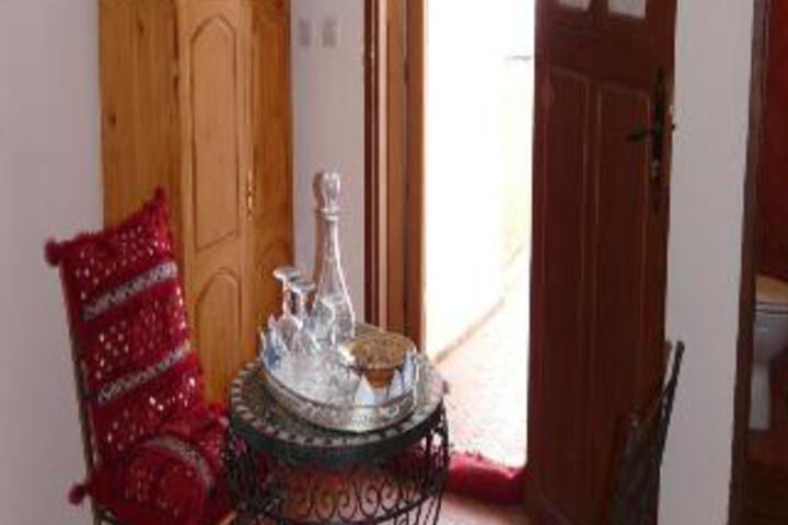 Room 4 of 9