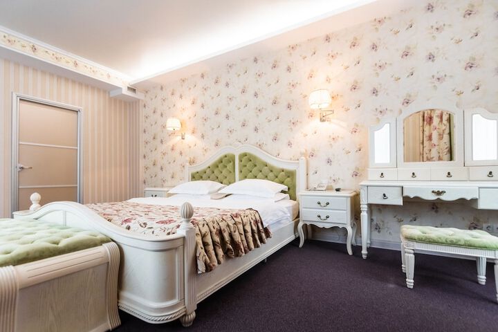 Room 10 of 96